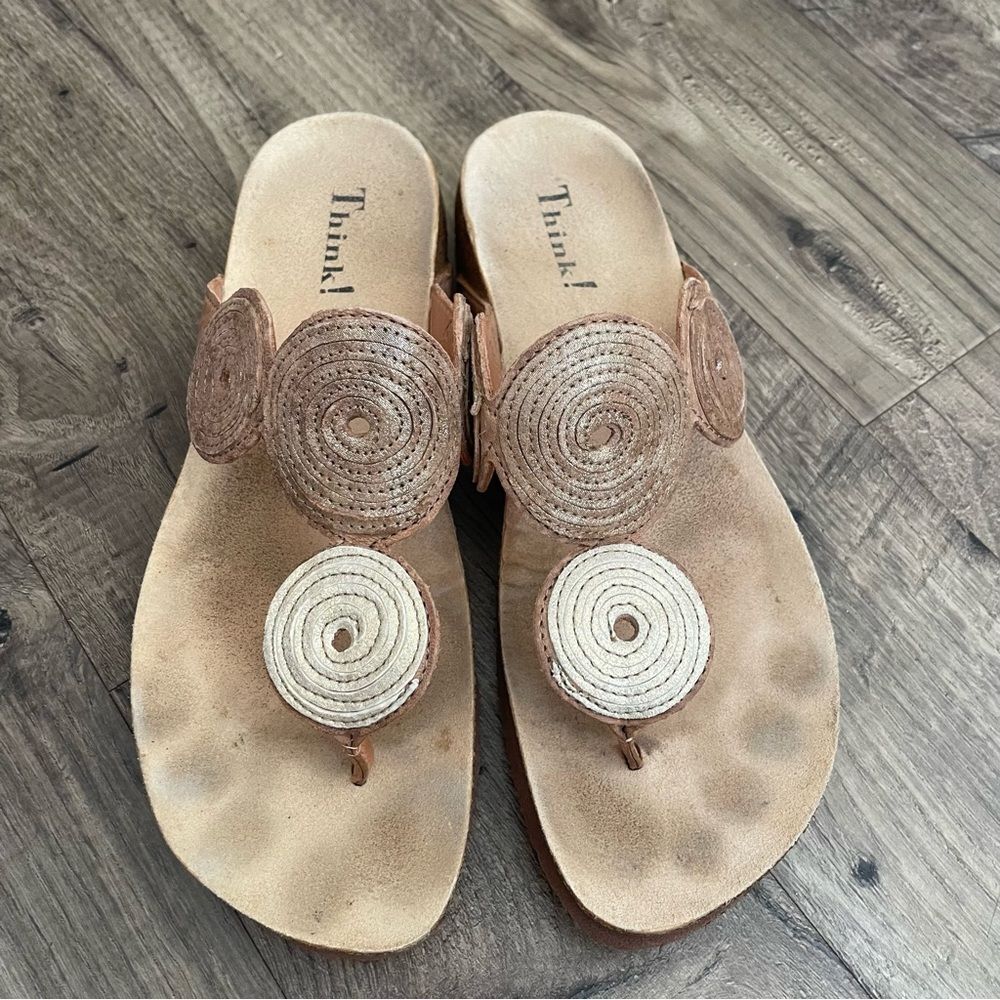 3M Thinsulate Neutral Tan Circular-Accent Women's Sandals - Picture 2 of 9